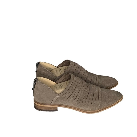Chinese‎ Laundry Danika leather suede bootie flat in taupe color. Size 7.5 - Picture 4 of 8